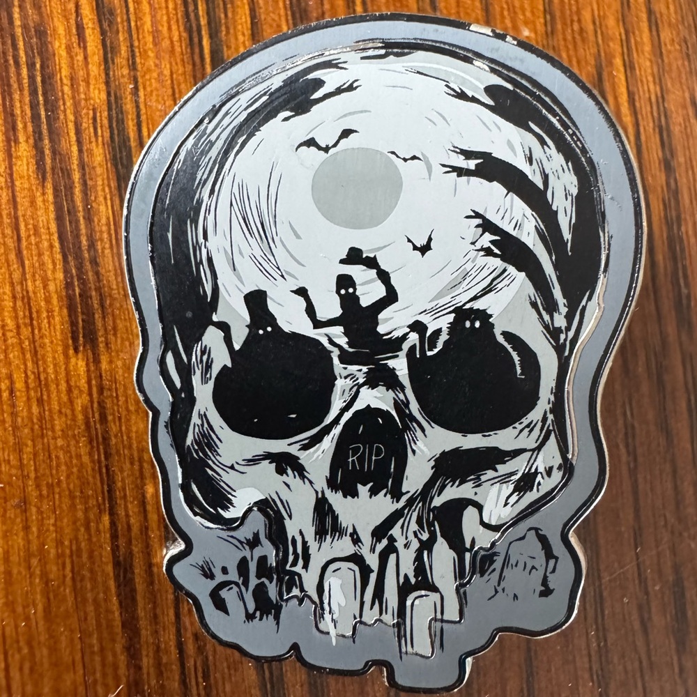 Authentic Disney Pin!  Haunted Mansion hitch hiking ghosts!  FAC-000122-17050